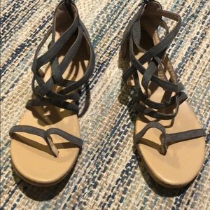 Sandals with zipper back